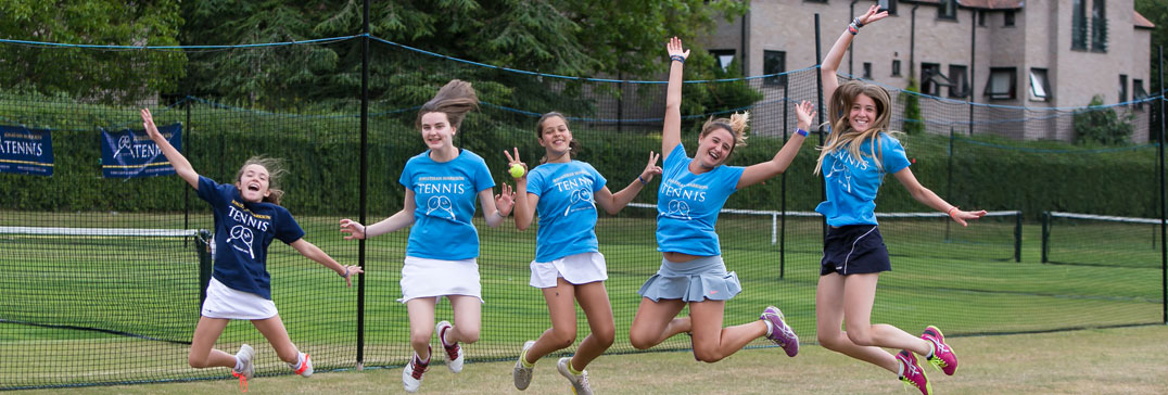 Chicas en el Oxford Tennis Camp