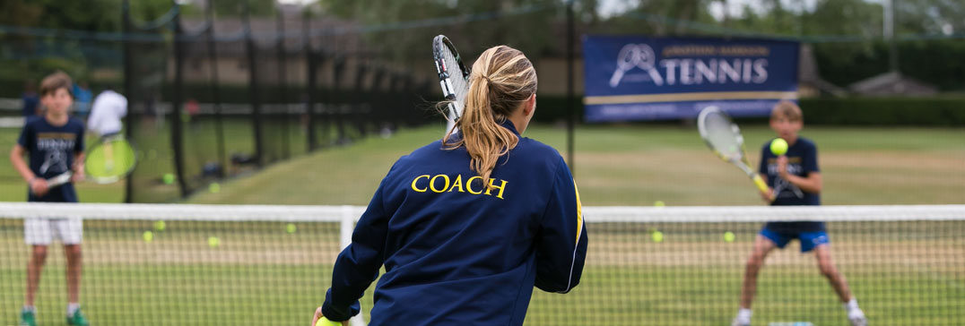 Entrenamiento de tenis con adolescientes en Oxford