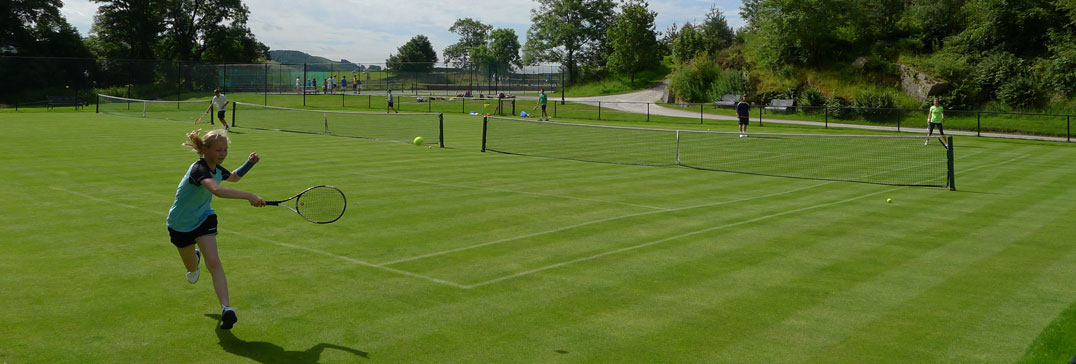 Tenis en las pistas de hierba del Yorkshire Camp