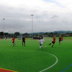 Fútbol en campos de hierba sintética